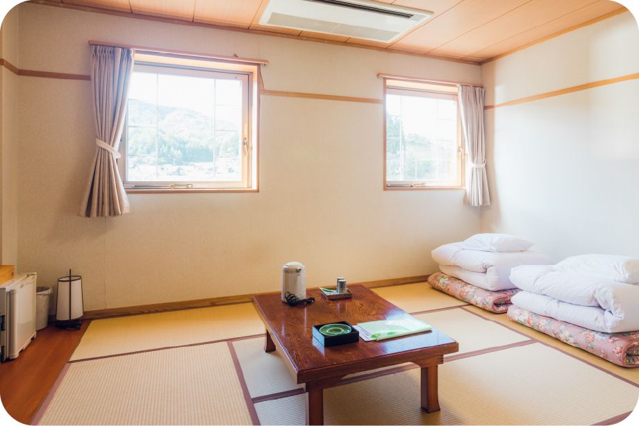 和室(8畳 4名様まで)(4室)